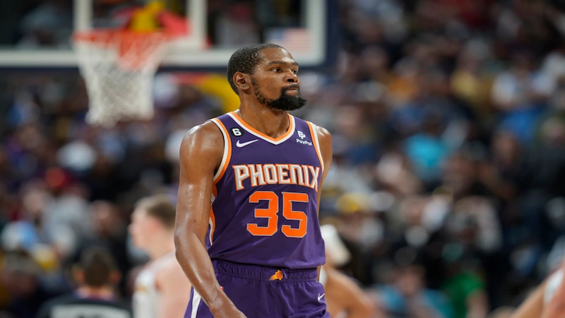 10. Kevin Durant – tài sản ròng 300 triệu USD