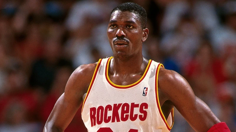 8. Hakeem Olajuwon – tài sản ròng 300 triệu USD